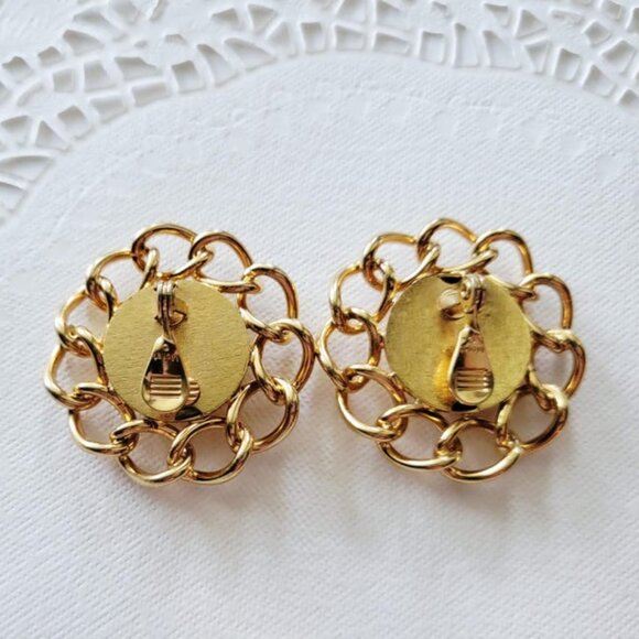 Vintage MONET clip-on Earrings, Statement piece Flower shaped Goldtone - Picture 4 of 5